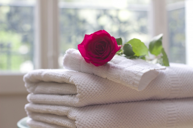 hotel-LE TIGNET-min_towel_rose_clean_care_salon_spa_white_bath-731641